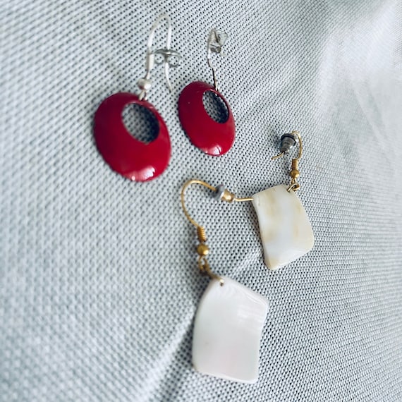 Red enamel circle/white shell square earrings Ear… - image 10