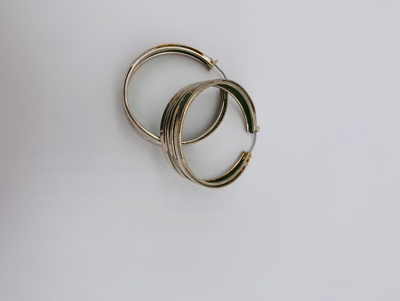 Silver enamel hoops earrings Silver tone metal/gr… - image 4