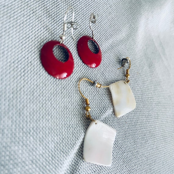 Red enamel circle/white shell square earrings Ear… - image 6