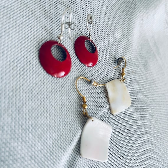 Red enamel circle/white shell square earrings Ear… - image 2