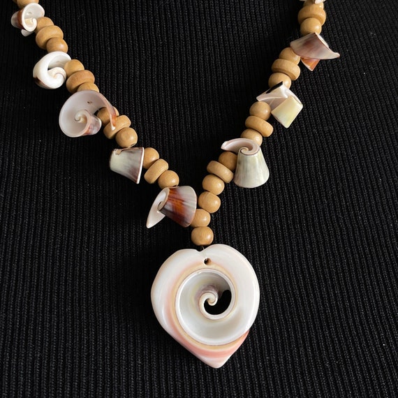 Shell/wood beads choker White/beige beads choker … - image 1