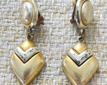 Vintage dandle clip - on earrings Golden tone metal clip-on earrings