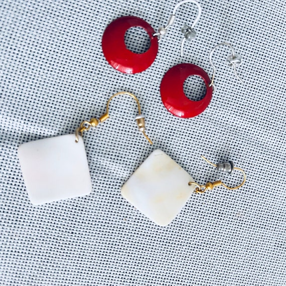 Red enamel circle/white shell square earrings Ear… - image 9