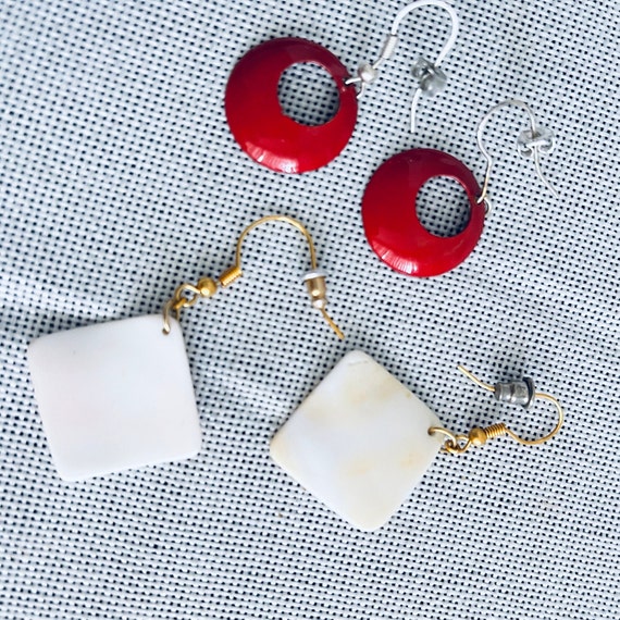 Red enamel circle/white shell square earrings Ear… - image 1