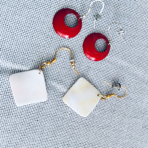 Red enamel circle/white shell square earrings Ear… - image 5