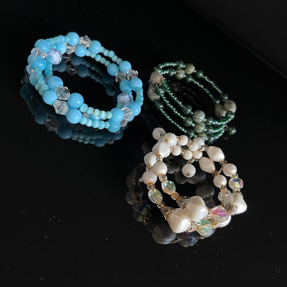 3 Wrap Bracelets memory Faux pearl white bracelet… - image 9