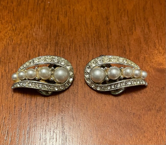 Antique/Vintage Faux Pearl & Rhinestone Clip Earr… - image 4