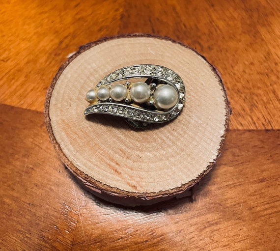 Antique/Vintage Faux Pearl & Rhinestone Clip Earr… - image 5
