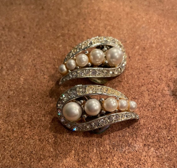 Antique/Vintage Faux Pearl & Rhinestone Clip Earr… - image 2