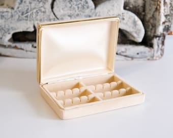 Small vintage cream velvet travel jewelry box for earrings | 4" wide by 3"