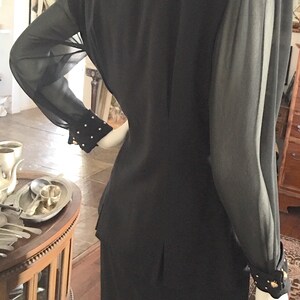 1980s vintage slimming 2-piece power suit by Cue is stunning, lined, classy timeless unique & eye catching with sheer sleeves, be on cue image 4