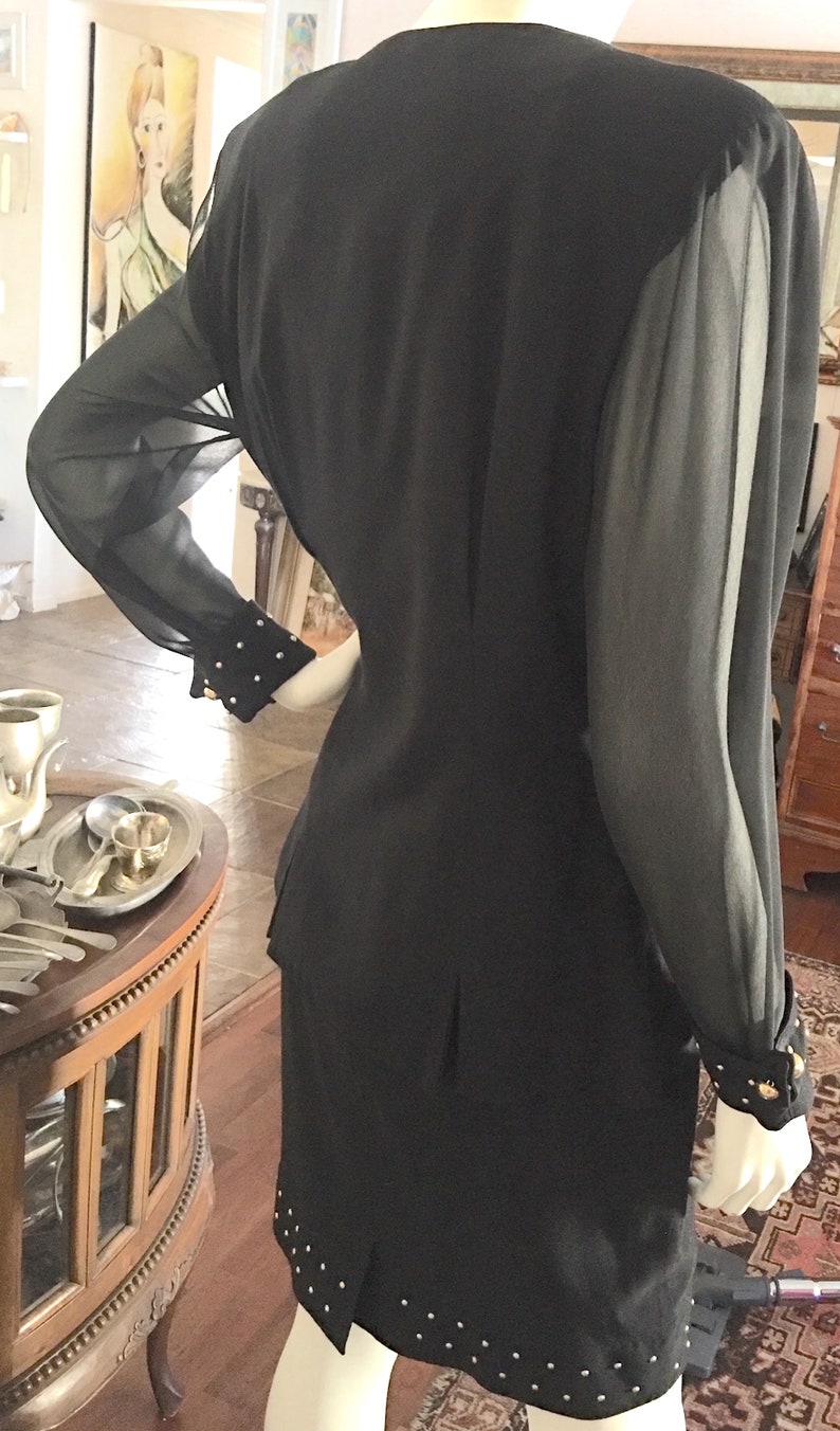 1980s vintage slimming 2-piece power suit by Cue is stunning, lined, classy timeless unique & eye catching with sheer sleeves, be on cue image 4