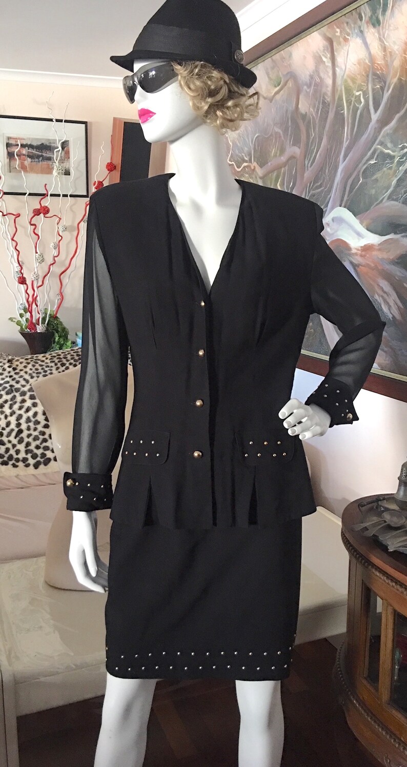 1980s vintage slimming 2-piece power suit by Cue is stunning, lined, classy timeless unique & eye catching with sheer sleeves, be on cue image 5