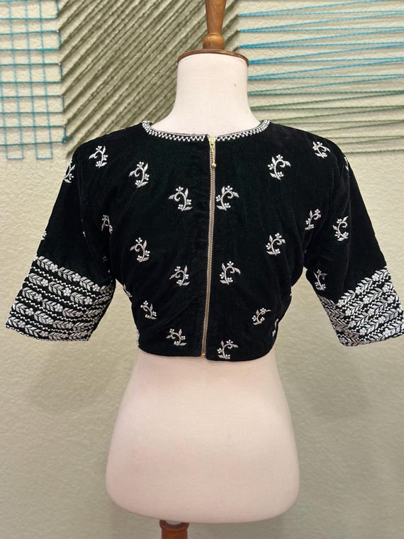 アメリヴィンテージ UND VELOUR EMBROIDERY BLOUSE Maroon Velvet Blouse: Zardozi Embroidery - Etsy