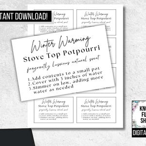 Può includere: Un foglio stampabile bianco con il testo "Winter Warming Stove Top Potpourri" e le istruzioni. Il foglio è circondato da fogli più piccoli con lo stesso testo. Le parole "Download istantaneo" sono in alto.