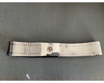 VINTAGE 70s Fish Scales Metal Belt Silver With Decorative Floral Buckle 70s Victorian Clasping Hands Leather Belt / 1970s Vintage  main image 4