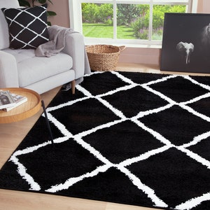 Beni Mini White Shag Rug with Black Diamond Pattern - 3'2 x 3'4