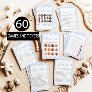 以下が含まれることがあります： 青い縁取りのある白い厚紙に印刷された、ベビーシャワーゲームとチケットのセット60枚。ゲームのテーマは、赤ちゃんの予言、世界中のベビーの伝統、本かお尻、パパのジョークなどです。