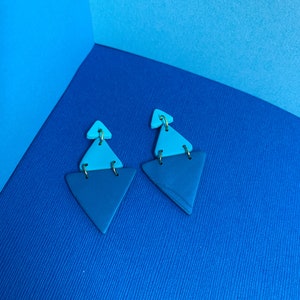 Tri-color triangle stack