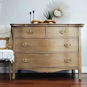 アンティーク タガヤサン チェスト Antique Serpentine Chest Of Drawers - 618 For Sale on