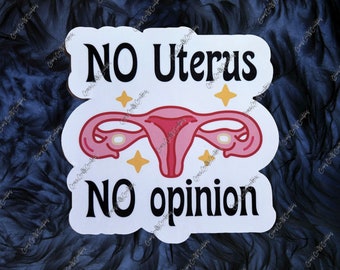 Può includere: Adesivo bianco con un'illustrazione di utero rosa e il testo "NO Uterus NO opinion" in nero.