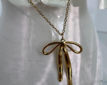 The Finishing Touch – Ribbon Bow Necklace