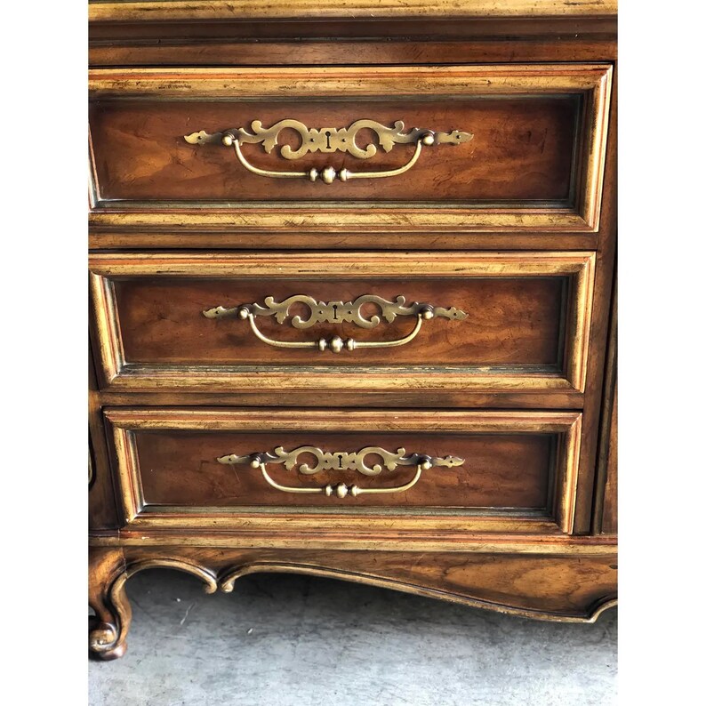 Vintage Drexel Country French Brittany Dresser With Mirror image 3