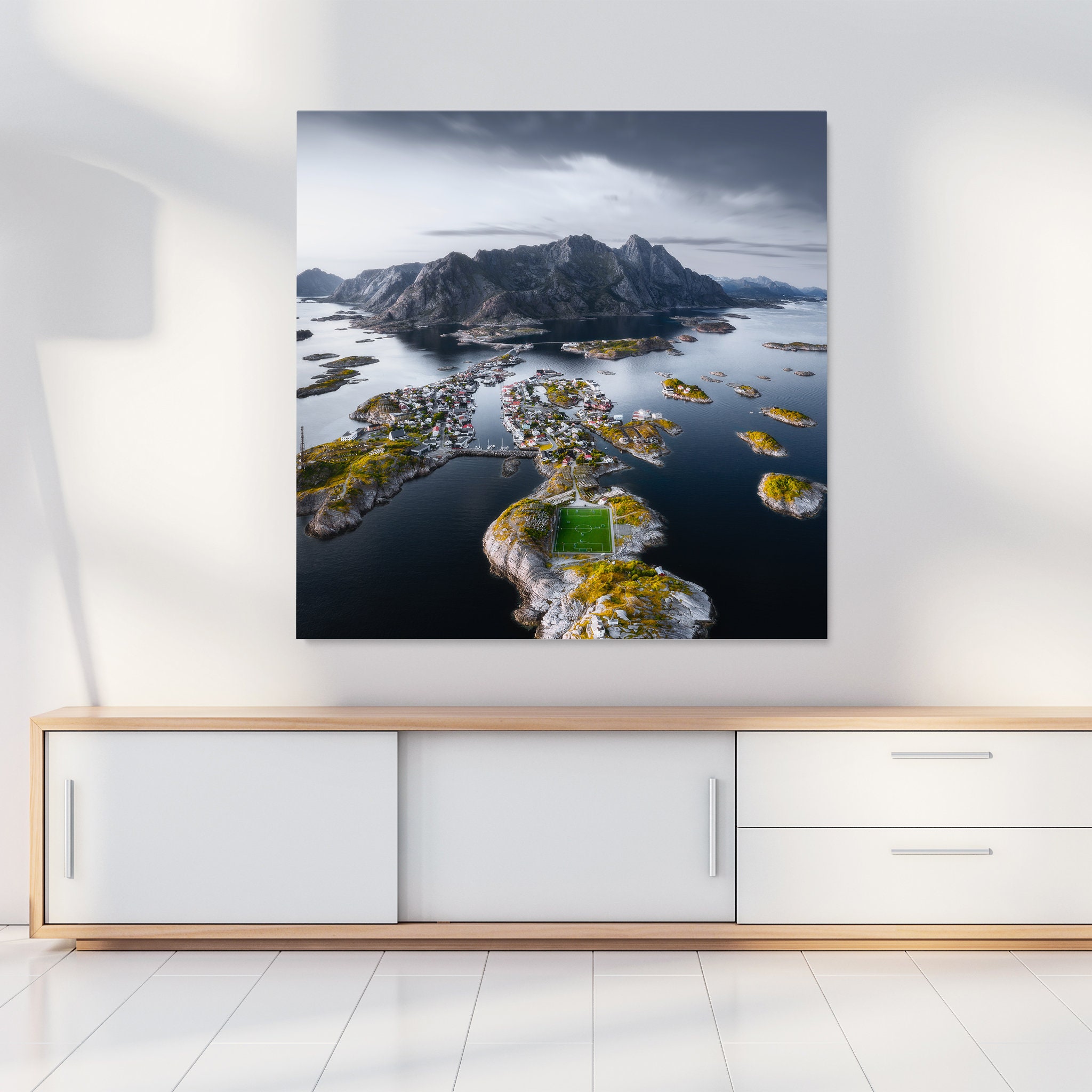 stade de Football Au Bout Du Monde Art Mural sur Toile - Montagne Photographie Sportive