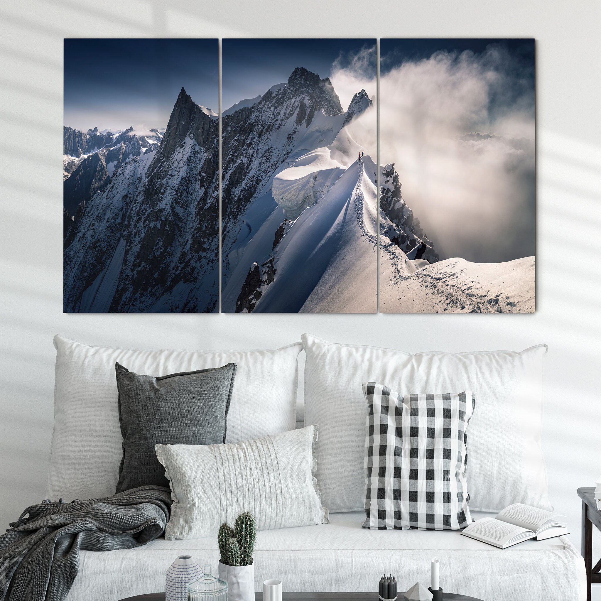 Marcher sur La Ligne Canvas Wall Art - Iceland Photography Mountain Art