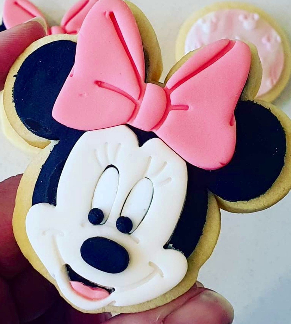 Fondant Paper Baby Minnie Mouse rose, round 20cm