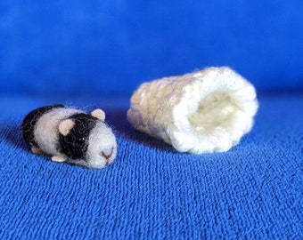 Needlefelt Micro Guinea Pig, Black/White