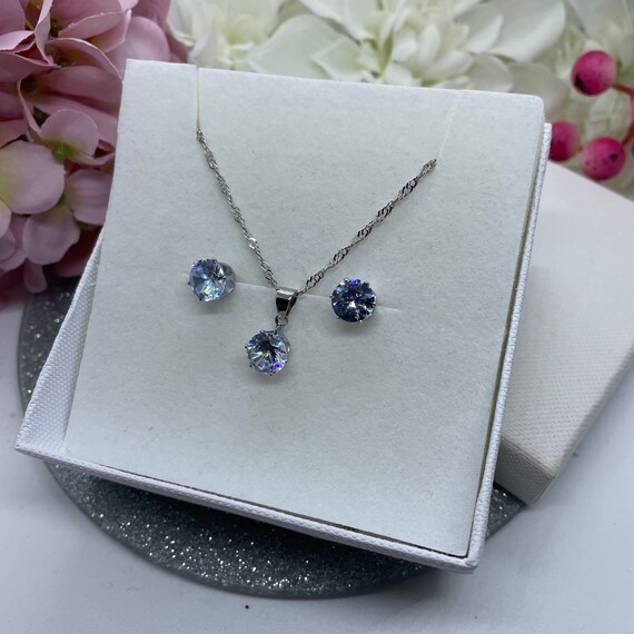 Parure De Bijoux White Stag - Collier, Bague Et Boucles D'oreilles Clous - Cristal Bleu - Neuve Avec étiquettes