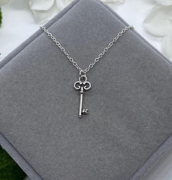 Key necklaces for her discount