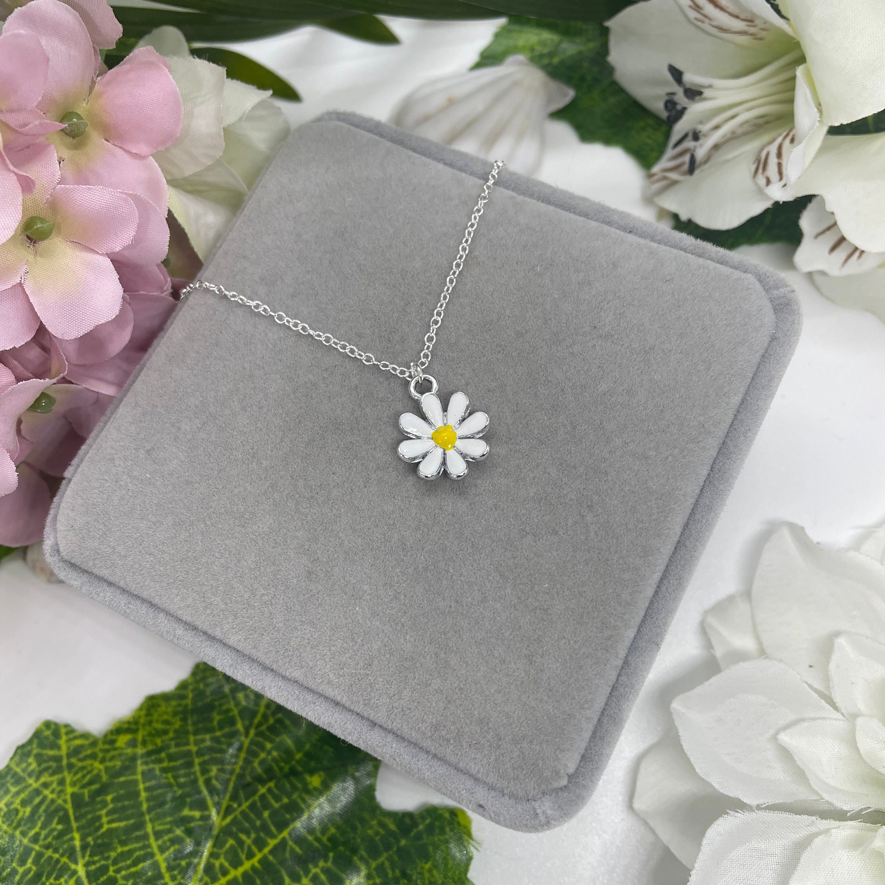 ★VINTAGE HOLLYWOOD★ Flutter Daisy Necklace Grey MUSINSA | VINTAGE HOLLYWOOD Flutter Daisy Necklace (Silver