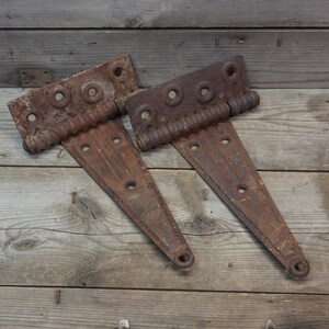 Set - 10&quot; Decorative Rusty T-Strap Hinge, Vintage hinges, Barndoor Hardware, Salvaged T Strap Hinge