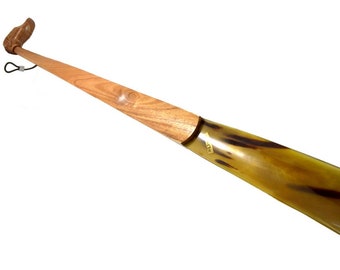 Design Schuhanzieher aus Zedernholz und echtem Horn WAU / shoe horn hand made of cedar wood and horn DOGGY 85cm