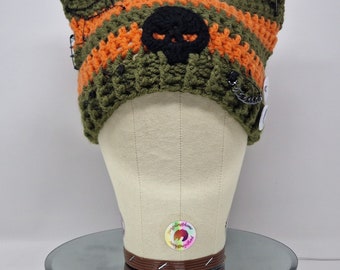 Chapeau de chat au crochet fait main, bonnet à oreilles de chat, chapeau à oreilles de chat orange et vert avec tête de mort et épingles à nourrice pour punk