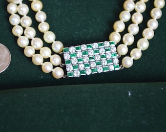 Unique Pearl Necklace with Diamond and Emeralds Brooch, With Appraisal - Total weight Diamonds 2.52 ct. - Total weight Color Stones 1.38 ct.