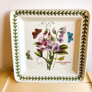 Quadratischer Teller Portmeirion Botanic Garden mit dem Muster der Sweet Pea, hergestellt in England, Lathyrus Odoratus, Susan Williams Ellis