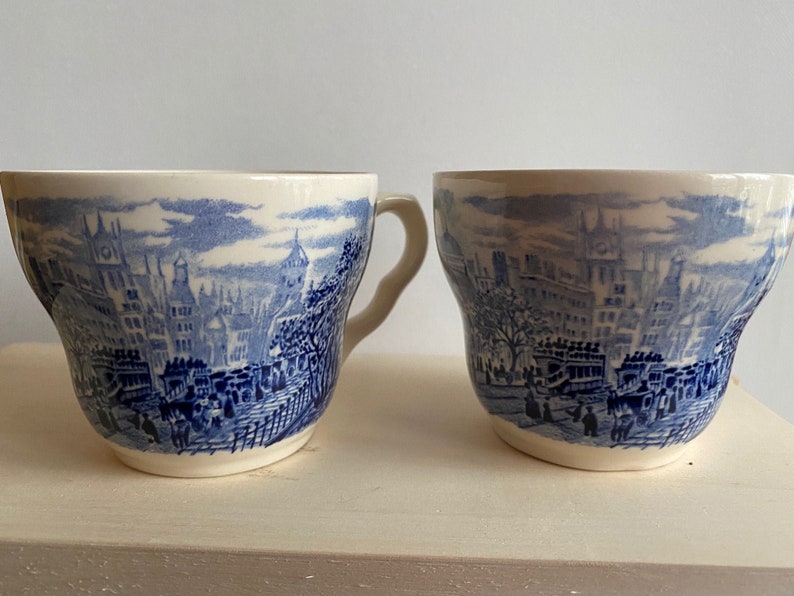 tea cups blue and white
