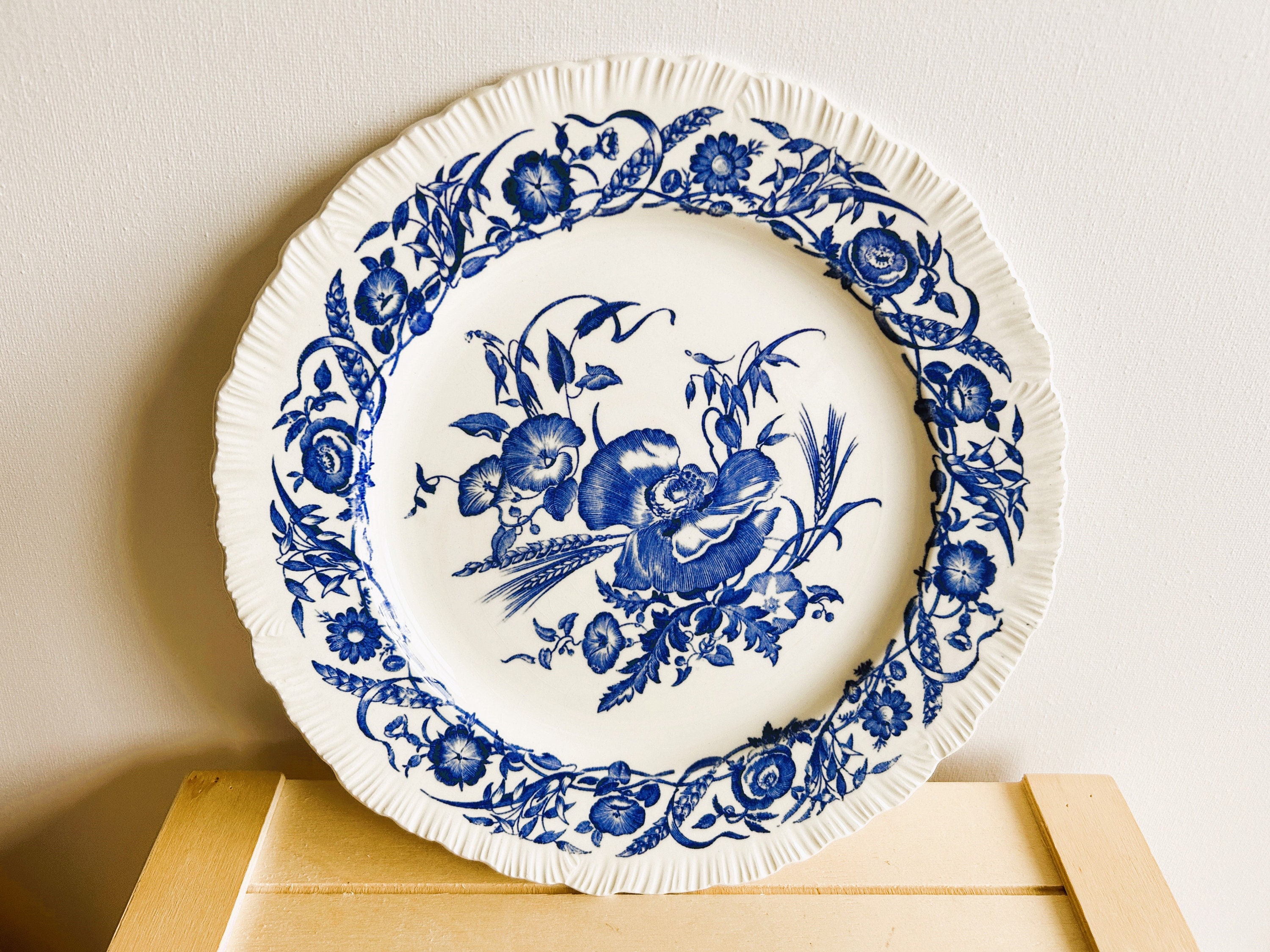 Wedgwood of Etruria & Barlaston Cornflower Vintage Lunch Plate Made in England, Wunderschönes blaues und weißes MCM Floral Dish