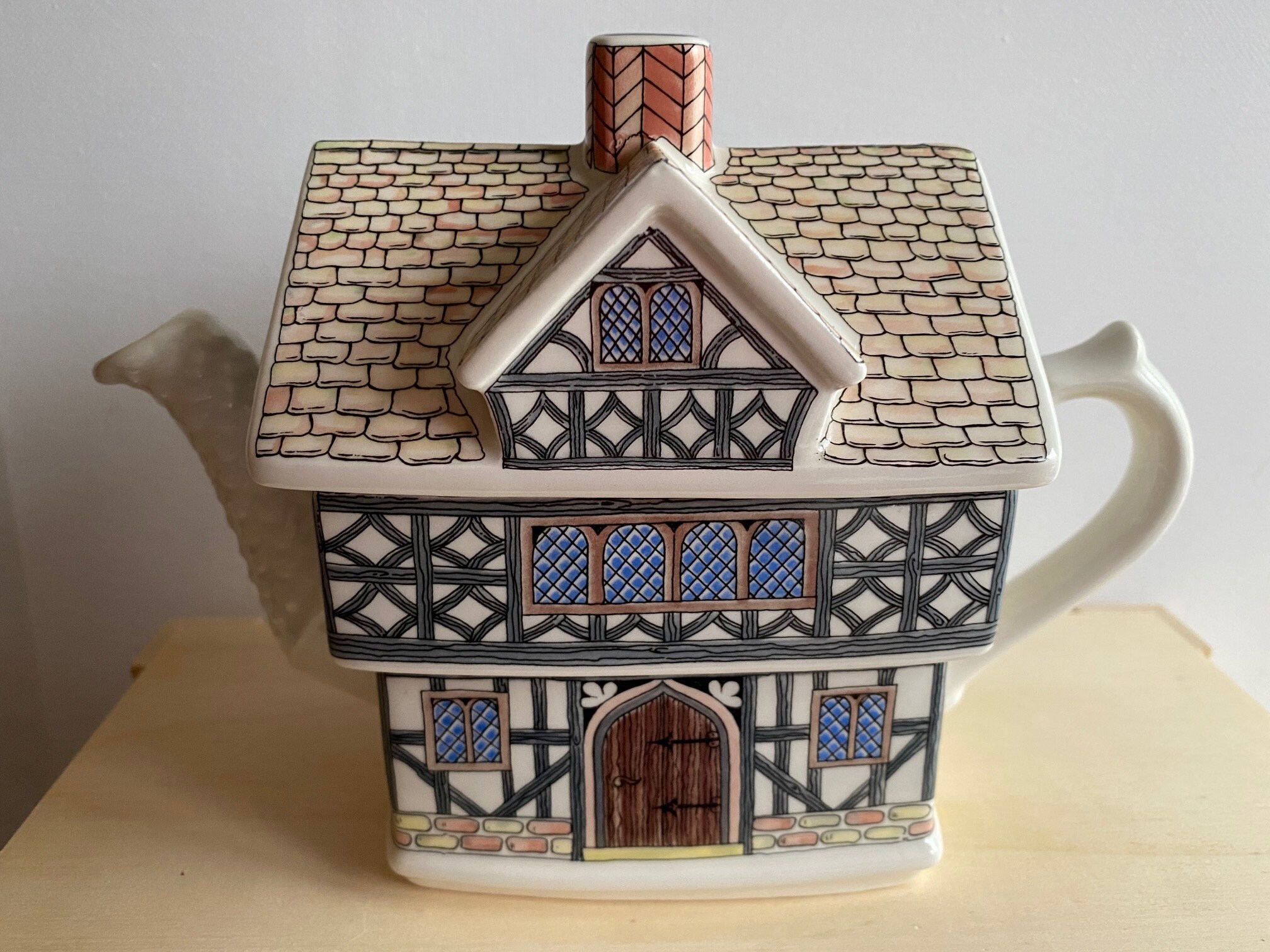 Sadler Tudor House Teapot, English Country Houses, England, Henry 