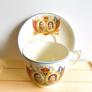 Taza de té y platillo de la Coronación de Su Majestad el Rey Jorge VI de 1937, taza de la Visita Real del Rey Jorge VI a Canadá de 1939, objetos de colección de la Familia Real