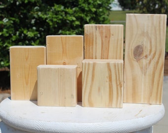 Bloques de madera sin acabado para manualidades: elige tamaño y estilo: bloques con forma de casa, oreja de gato o cuadrados. Piezas para pintar y proyectos de decoración con bandejas escalonadas.