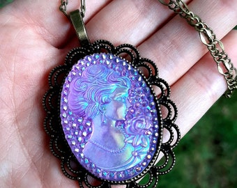 Iridescent Lady Brooch-Necklace / Gift for her / Old fashioned / Vintage Style / Pink / Purple / Necklaces / Brooch / Cameo