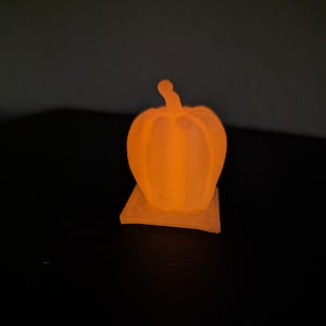 Orange UV-aktiver Kürbis Glow in the Dark Kürbis Jack O Lantern Winziger Orange Glow Punkie Herbst Dekor Herbst Miniaturen TTRPG Geschenke Tabletop