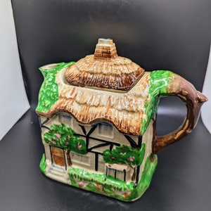 Cottage Teapot / Cottagecore Teapot / Japanese Teapot / Japanese Teapots / Cottagecore / Cottagecore Gifts / For Her / Decorative Pieces