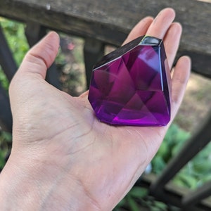 Mini Purple Paperweight / Purple Crystal Paperweight /  Crystal Shaped Paperweight / Gemstone Paperweight Resin Gem TTRPG Game Master Gift