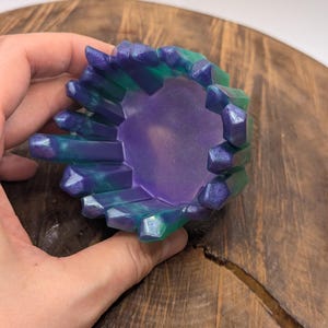 Mystic Resin Ring Holder: Blue Purple Crystal Edge Catch-All 画像 5
