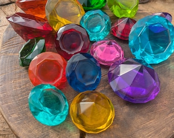 Faceted Emerald Gem Video Games Resin Paperweight  Crystal Paperweight Nerd Gifts Prop Gem Emerald Green Crystal Handmade Gem Nerd Gift